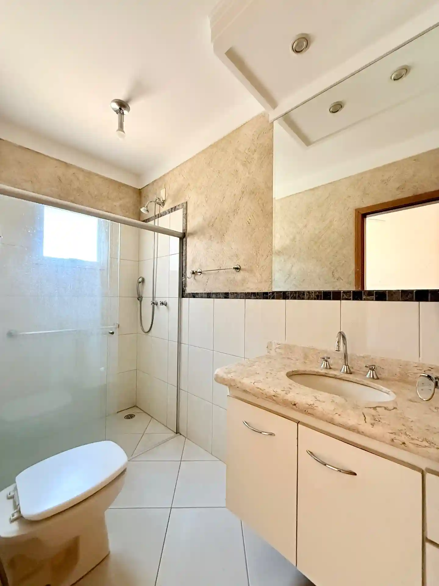 Casa de Condomínio com 4 quartos para aluguel, 405m² — foto 9 de 23