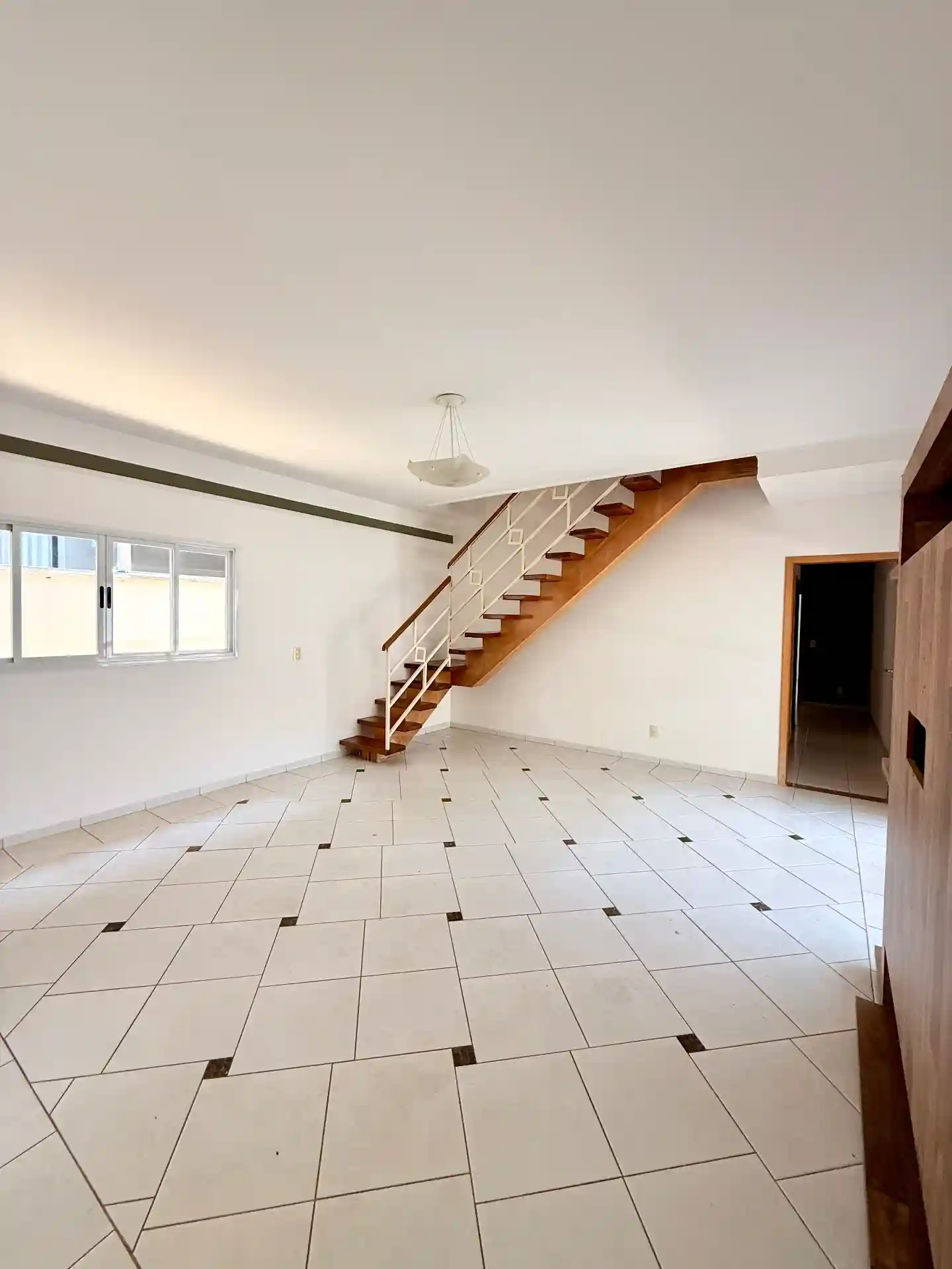 Casa de Condomínio com 4 quartos para aluguel, 405m² — foto 4 de 23