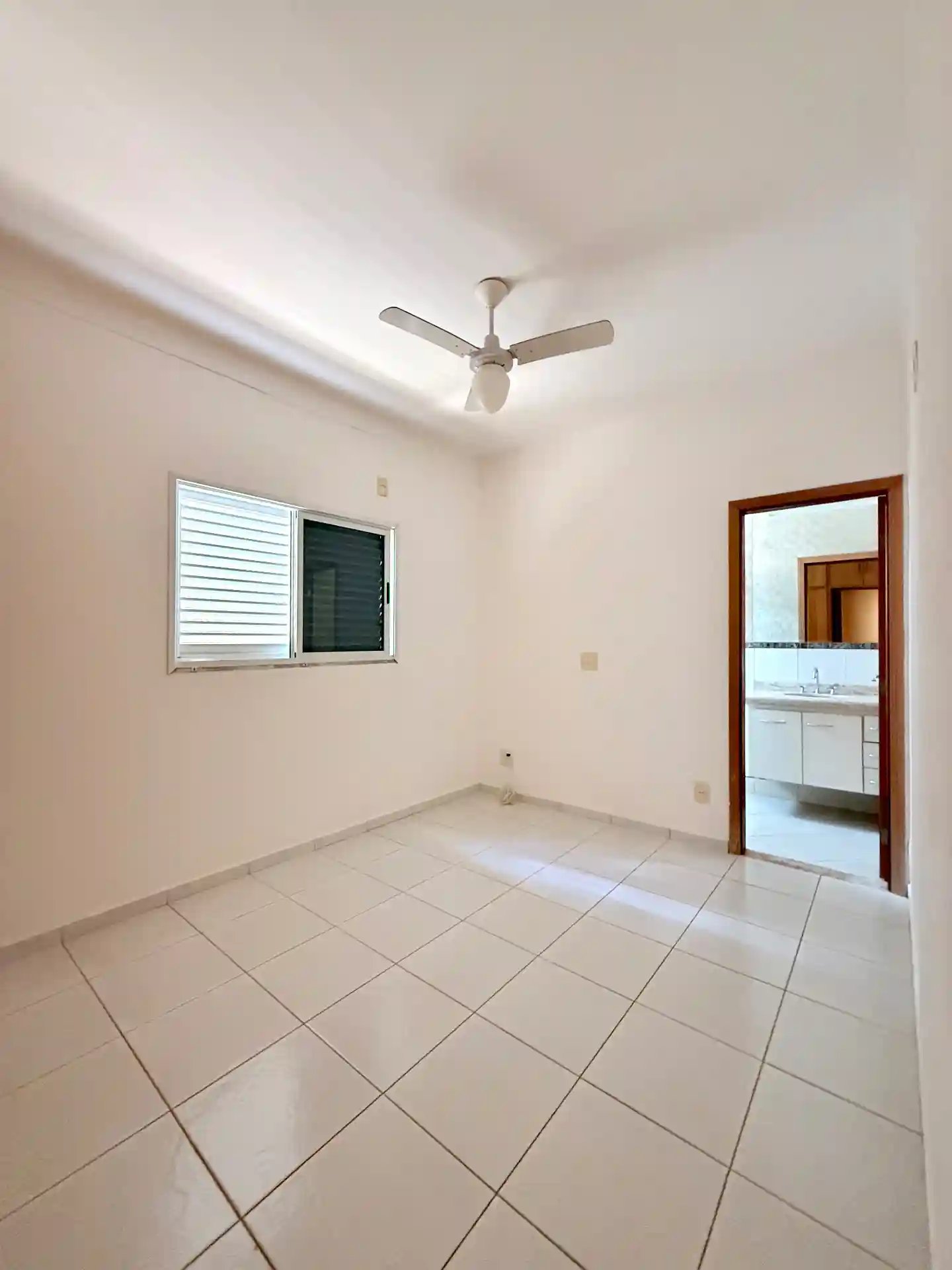 Casa de Condomínio com 4 quartos para aluguel, 405m² — foto 15 de 23