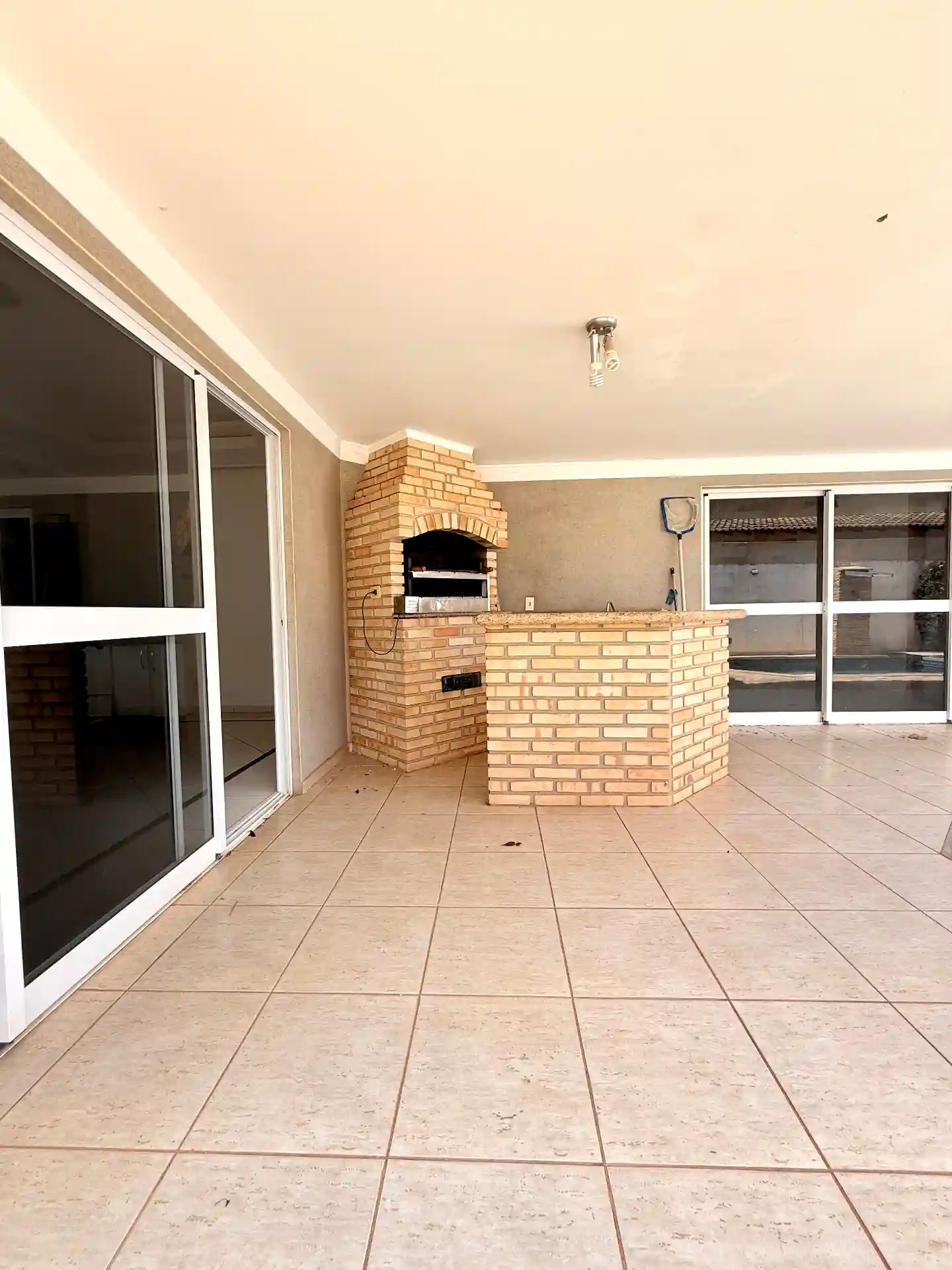 Casa de Condomínio com 4 quartos para aluguel, 405m² — foto 19 de 23