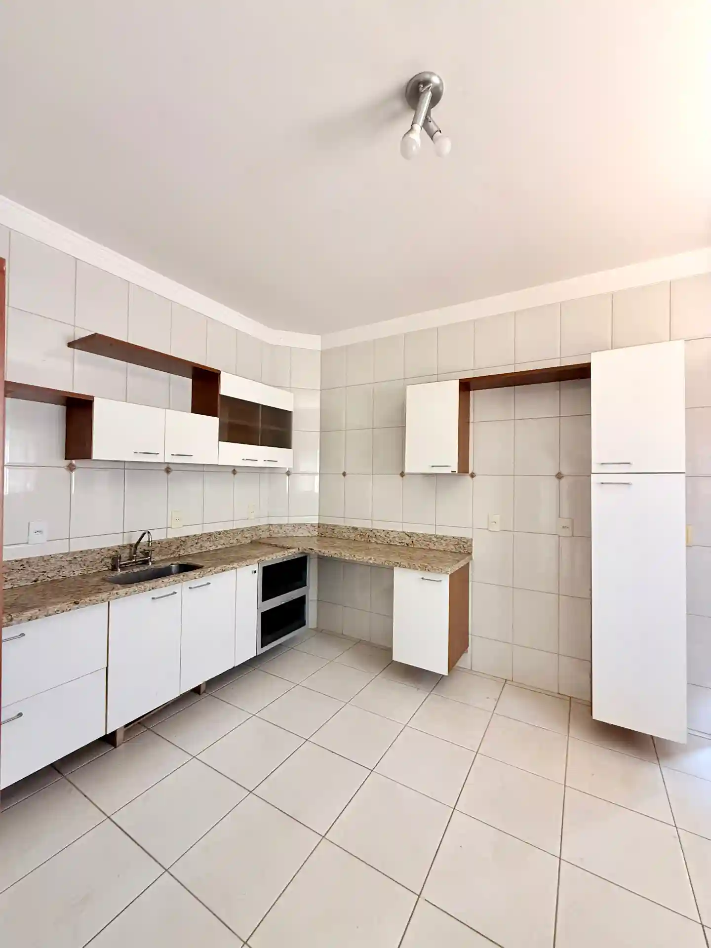 Casa de Condomínio com 4 quartos para aluguel, 405m² — foto 5 de 23