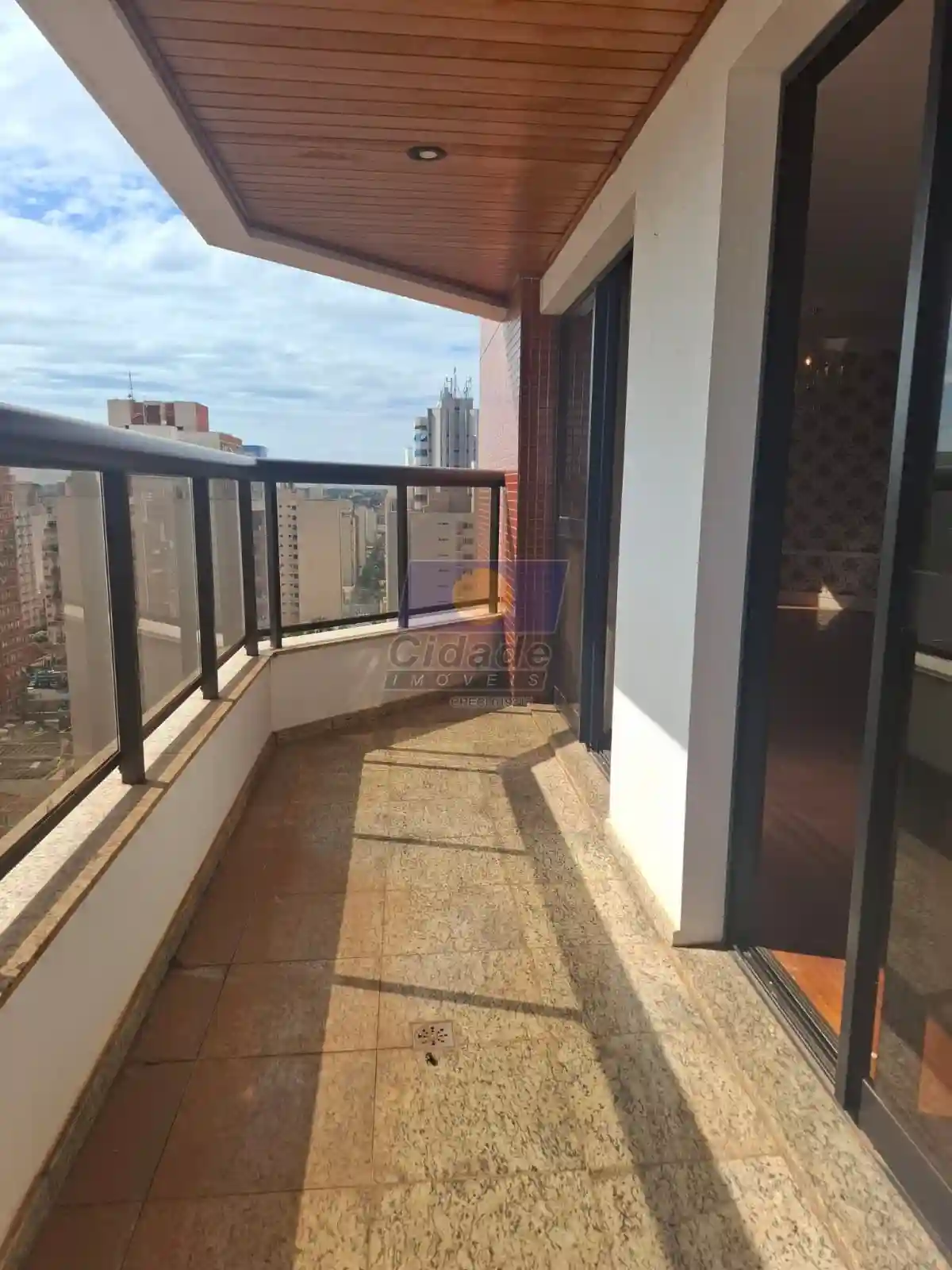 Apartamento com 3 quartos para aluguel, 158m² — foto 2 de 19