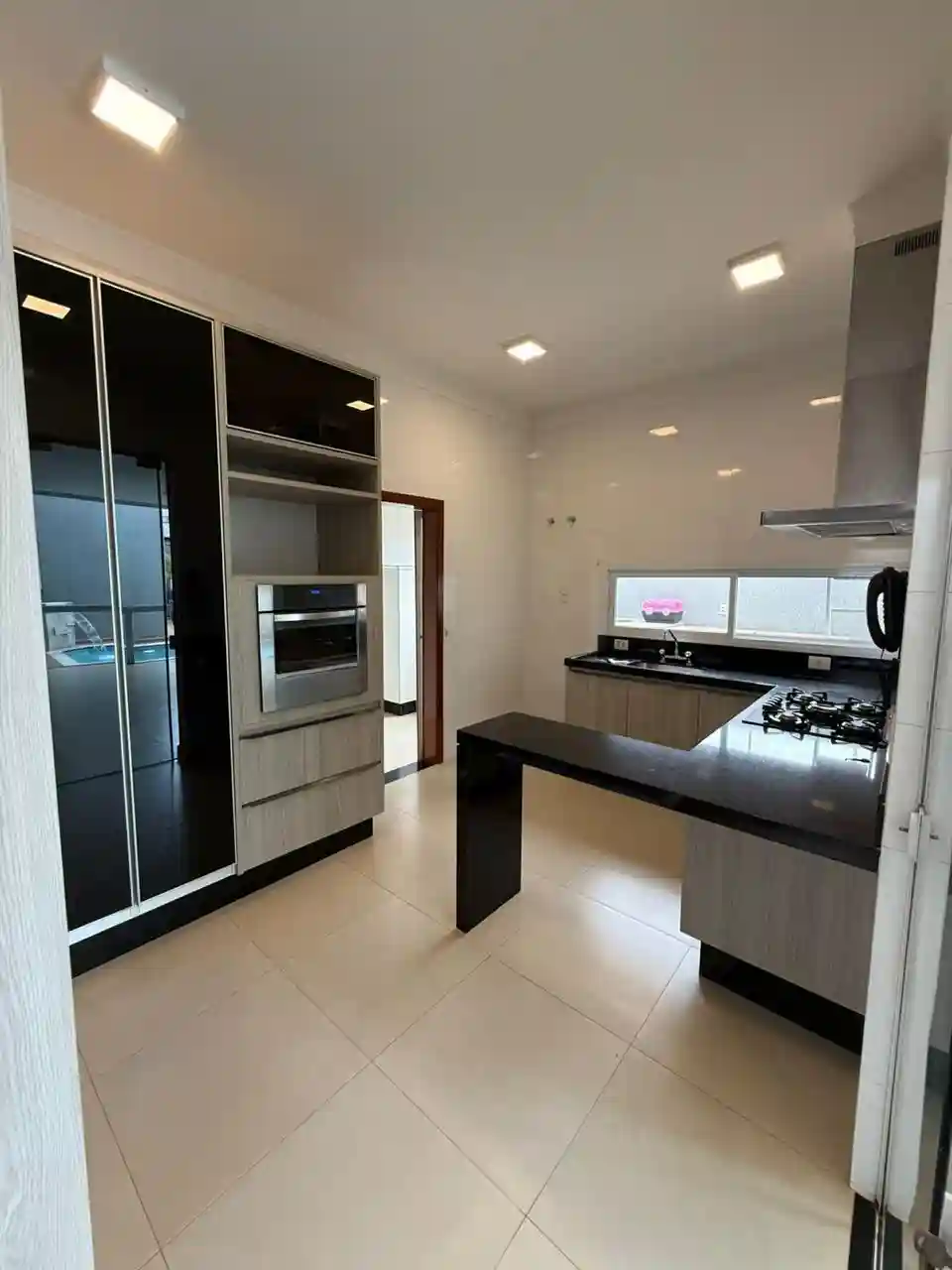 Casa de Condomínio com 4 quartos à venda, 250m² — foto 13 de 19