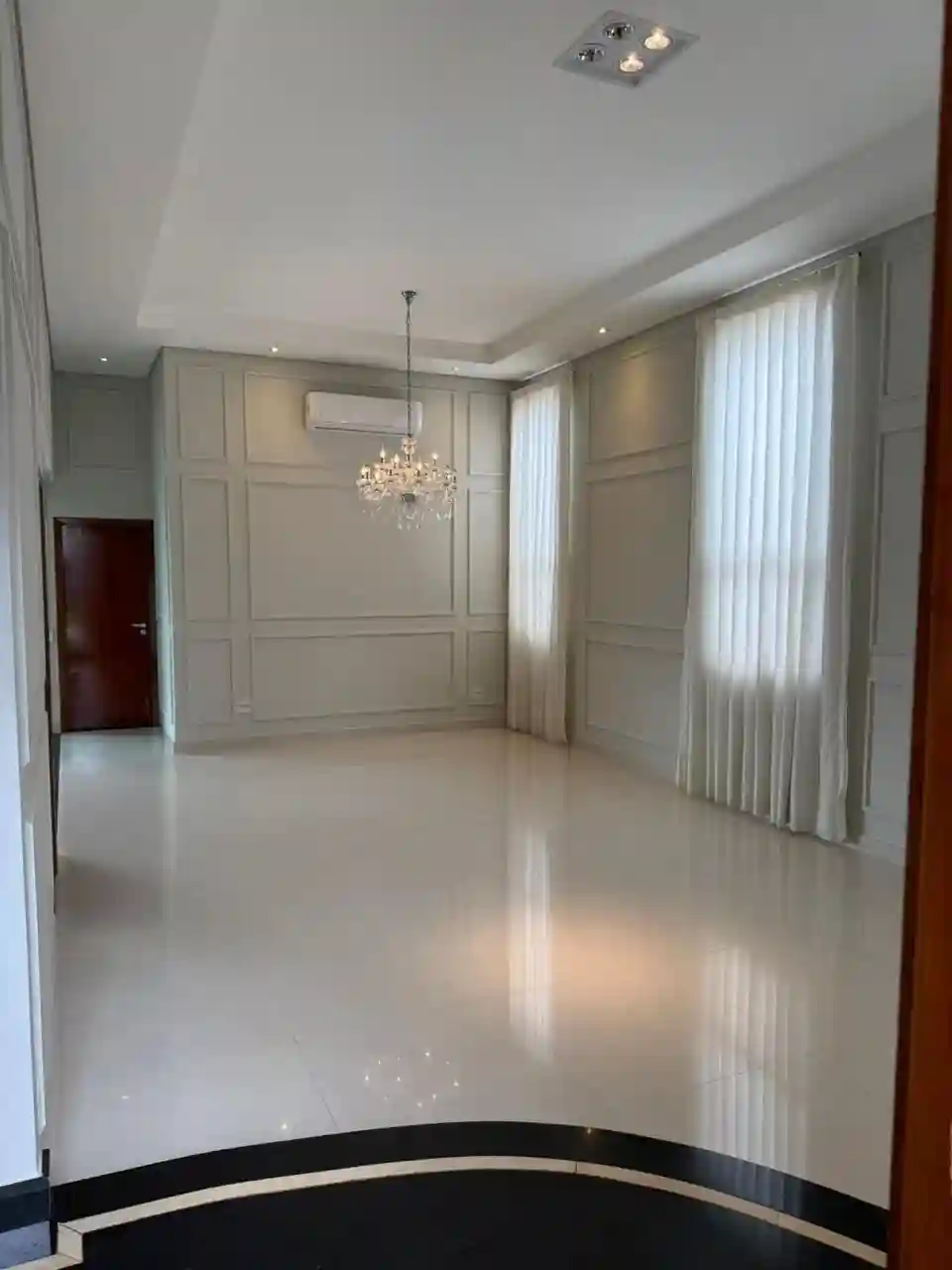 Casa de Condomínio com 4 quartos à venda, 250m² — foto 2 de 19