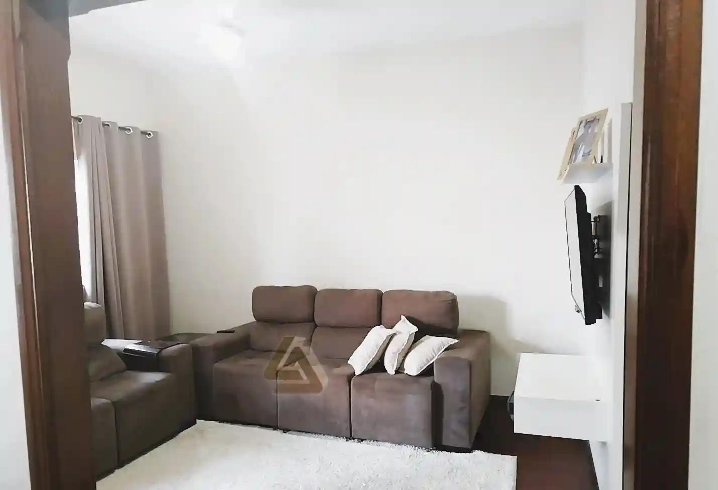Casa com 3 quartos à venda, 238m² — foto 2 de 14