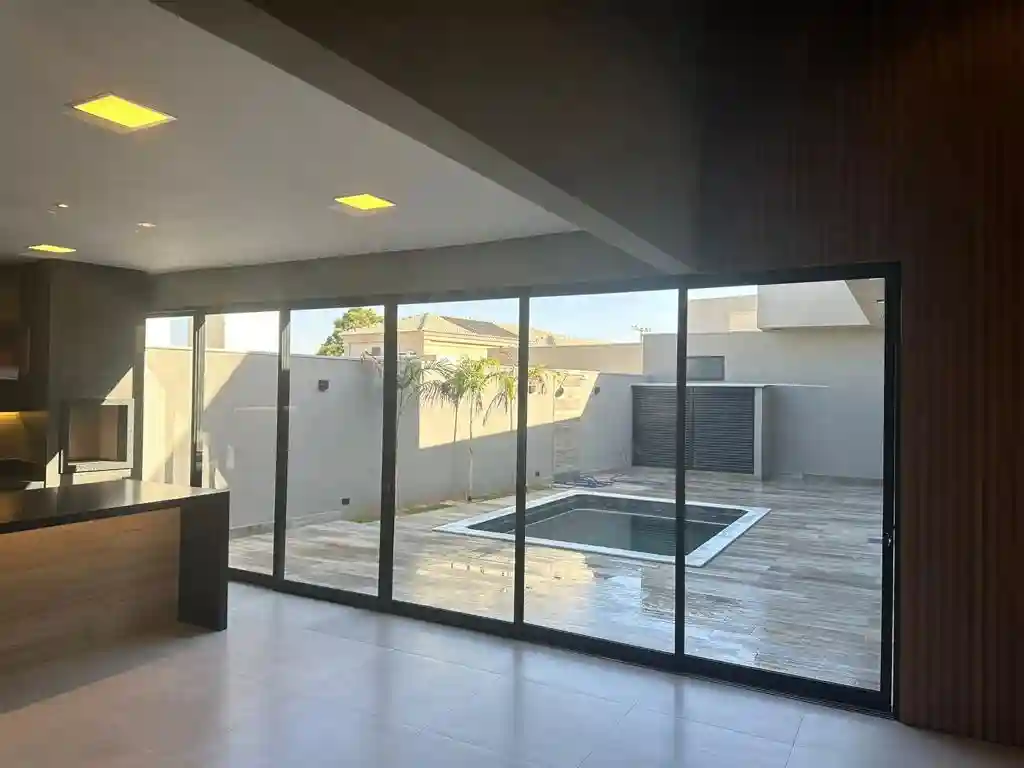Casa de Condomínio com 3 quartos à venda, 240m² — foto 3 de 19