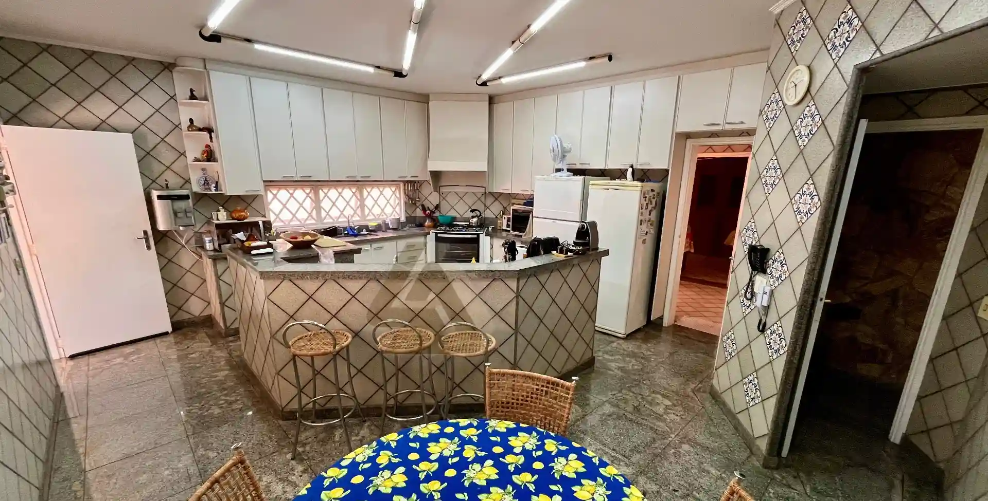 Casa com 3 quartos à venda, 450m² — foto 9 de 17