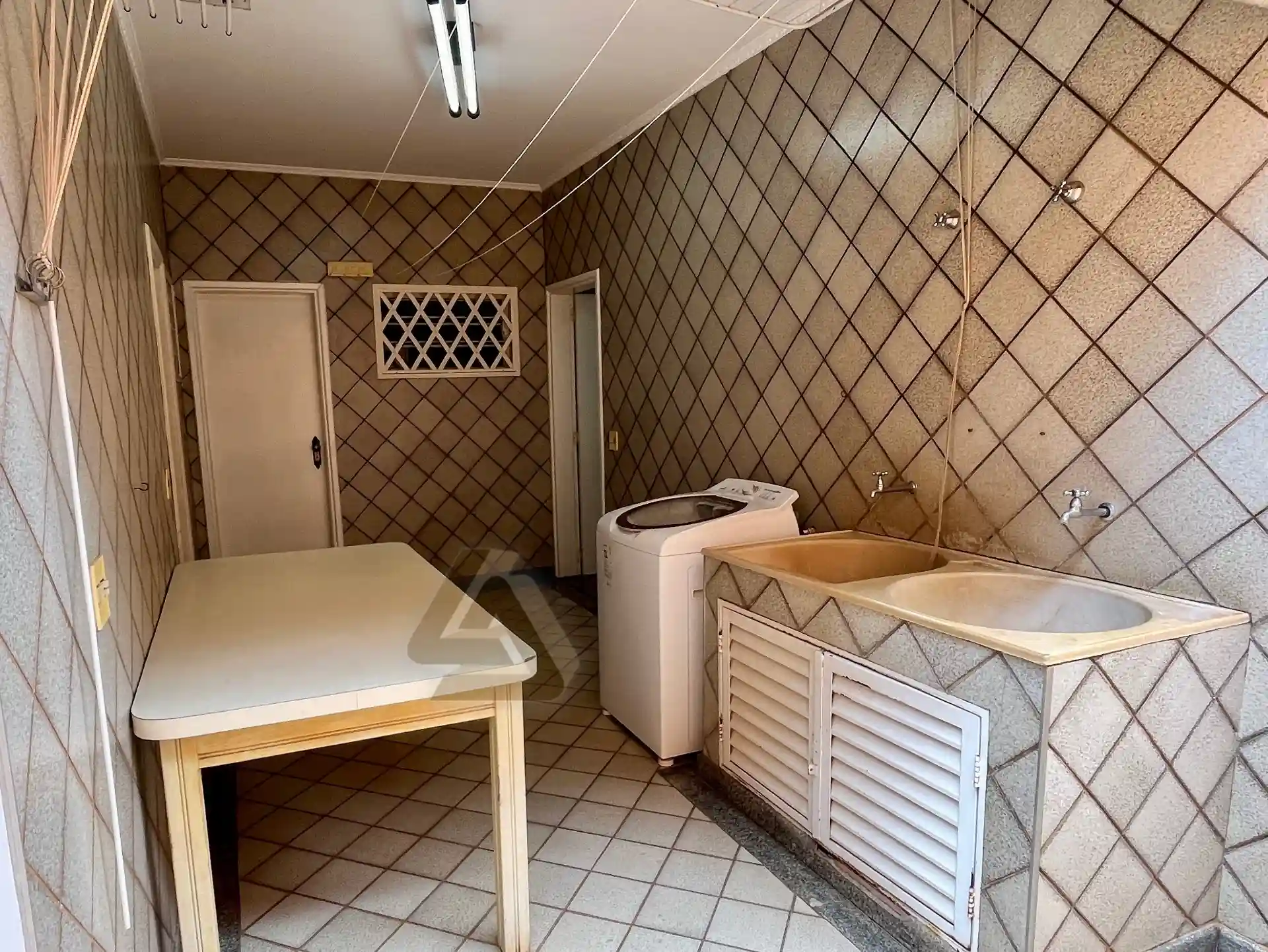 Casa com 3 quartos à venda, 450m² — foto 16 de 17