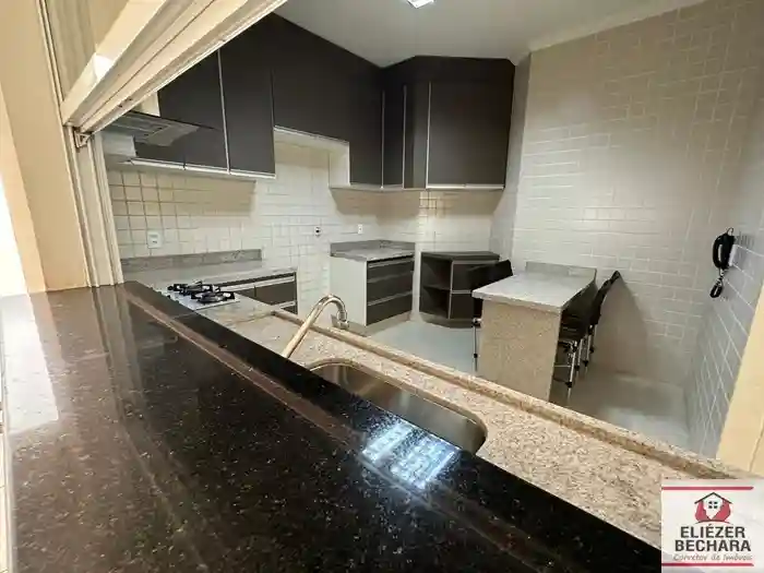 Casa de Condomínio com 3 quartos à venda, 243m² — foto 15 de 34