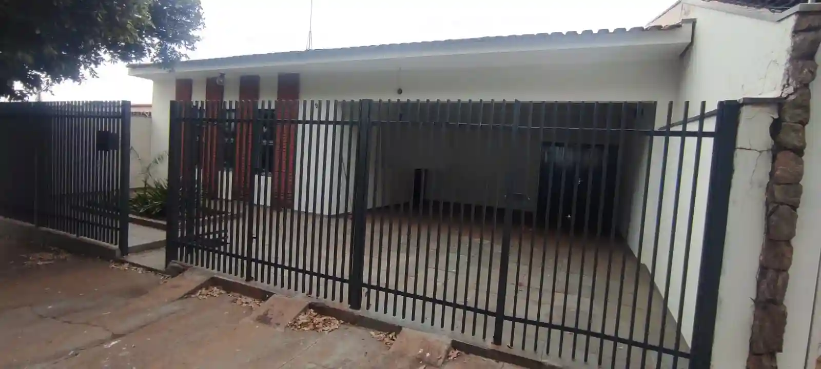Casa com 3 quartos à venda, 250m² — foto 1 de 17