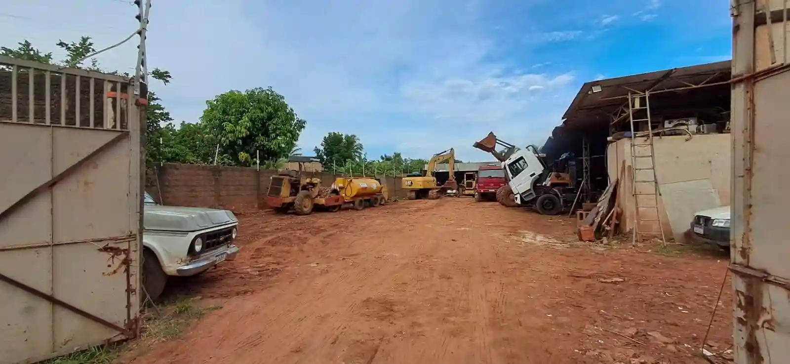 Fazenda / Sítio / Chácara  para aluguel, 1200m² — foto 1 de 17