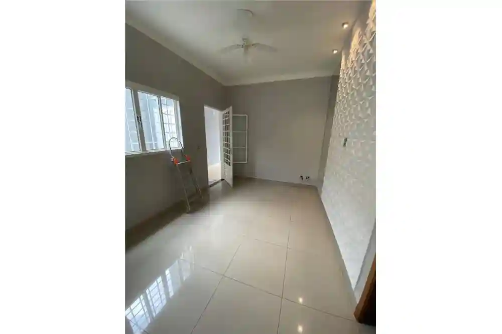 Casa com 2 quartos à venda, 80m² — foto 2 de 5