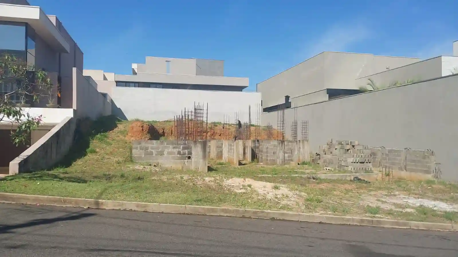 Terreno / Lote / Condomínio  à venda, 400m² — foto 2 de 2