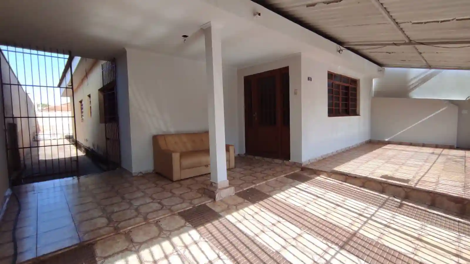 Casa com 3 quartos à venda, 178m² — foto 2 de 21