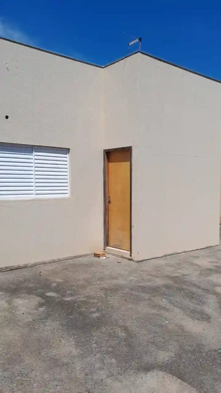 Casa com 2 quartos à venda, 200m² — foto 2 de 8