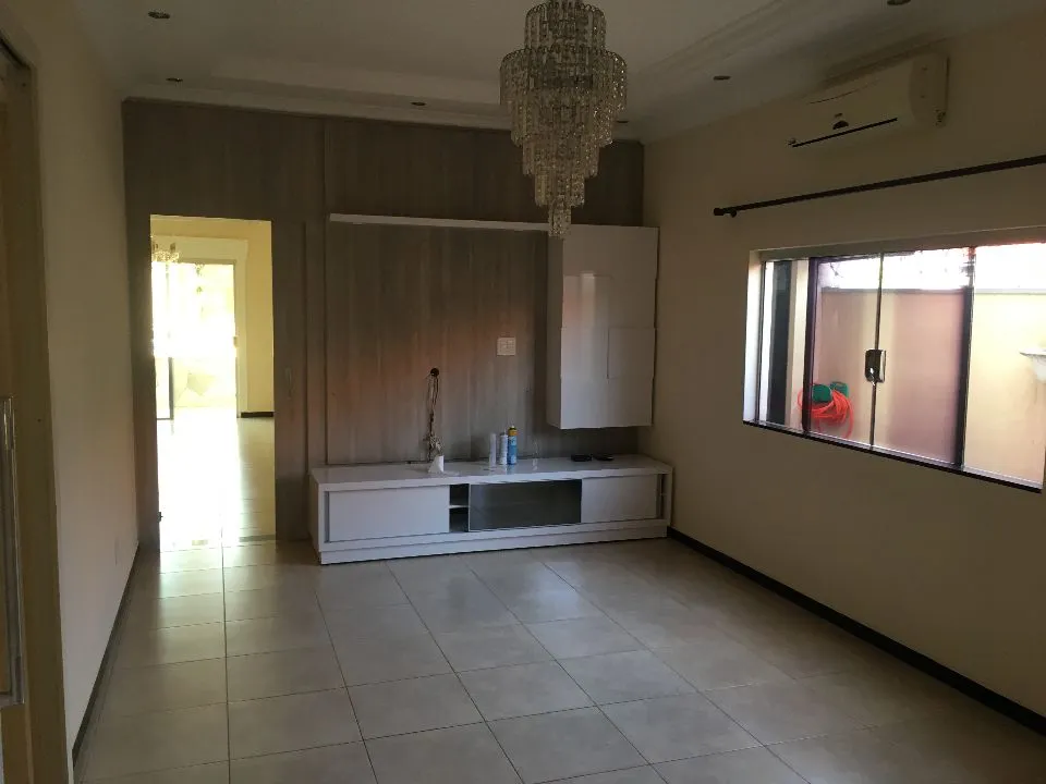 Casa à venda — foto 1 de 8
