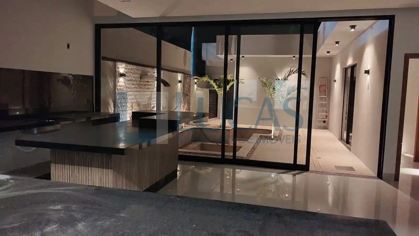 Casa de Condomínio com 3 quartos à venda, 240m² — foto 4 de 6