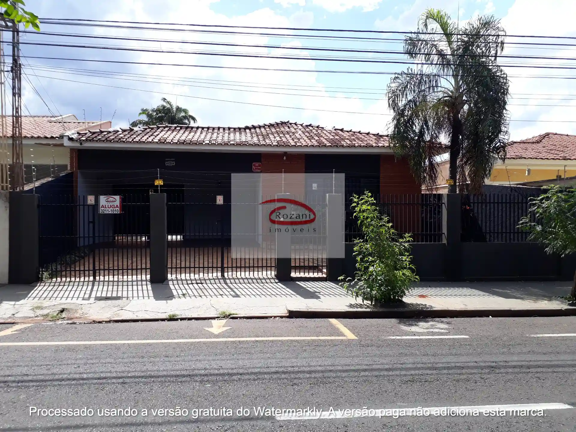 Casa com 3 quartos para aluguel, 220m² — foto 1 de 31