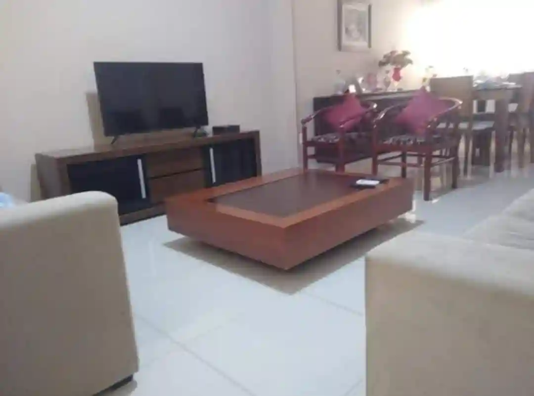 Casa com 3 quartos à venda, 242m² — foto 5 de 19