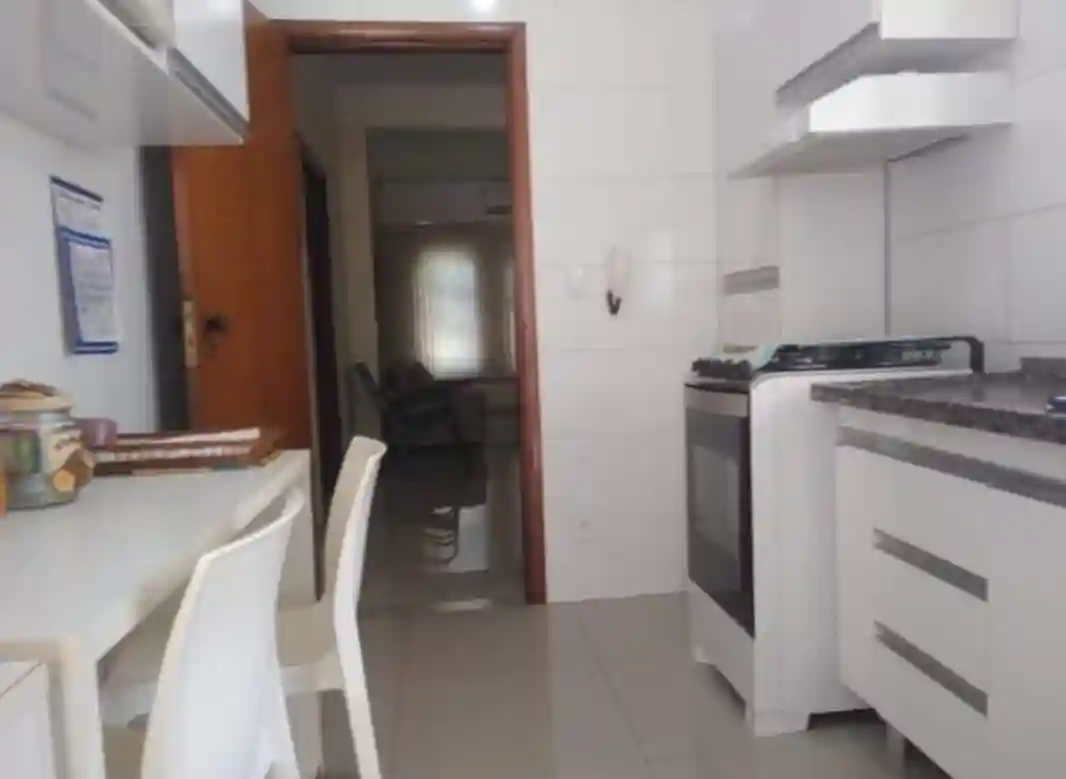 Casa com 3 quartos à venda, 242m² — foto 13 de 19