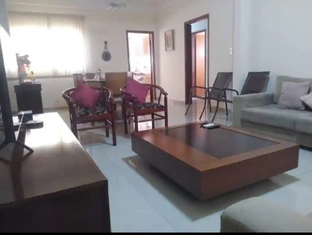 Casa com 3 quartos à venda, 242m² — foto 1 de 19