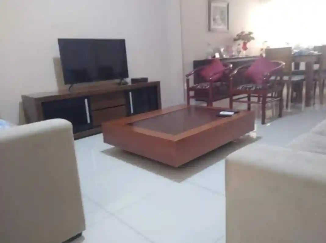 Casa com 3 quartos à venda, 242m² — foto 4 de 19