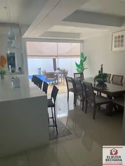 Casa de Condomínio com 3 quartos à venda, 165m² — foto 2 de 28