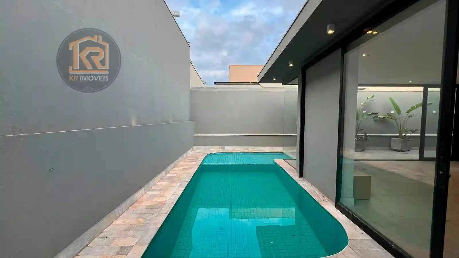 Casa de Condomínio com 3 quartos à venda, 265m² — foto 2 de 17