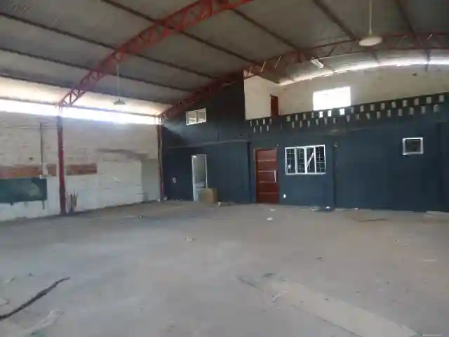 Loja / Salão / Ponto Comercial com 1 quarto para aluguel, 4000m² — foto 1 de 4