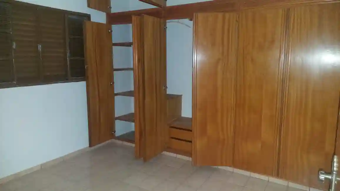 Sobrado com 3 quartos à venda, 120m² — foto 2 de 3