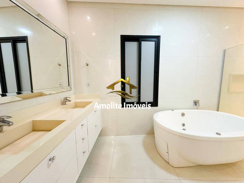 Casa de Condomínio com 3 quartos à venda, 250m² — foto 14 de 18