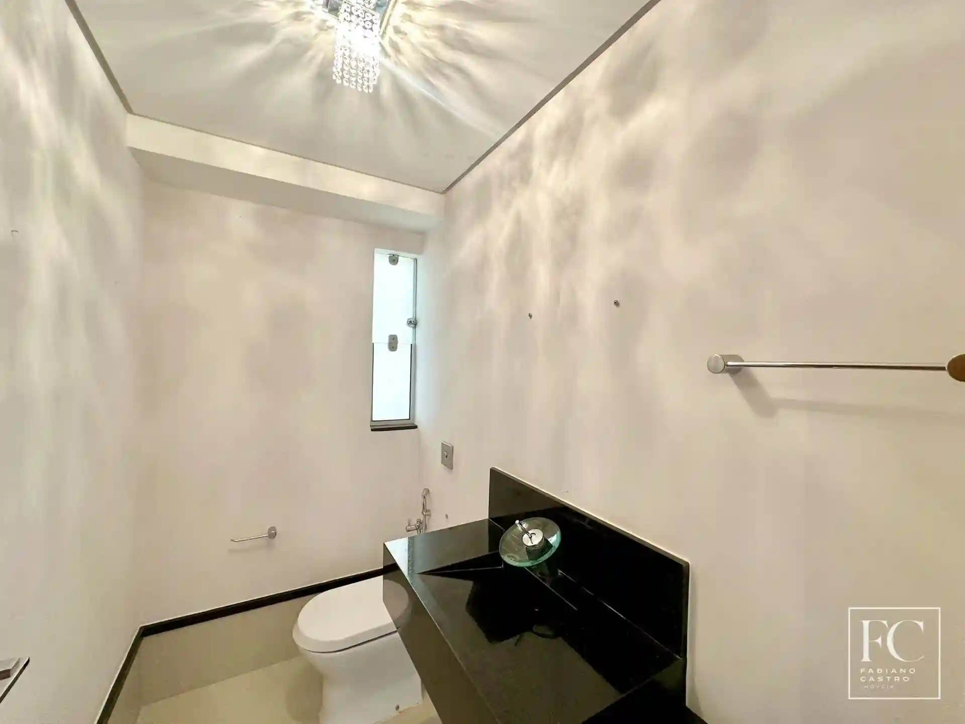 Sobrado com 4 quartos à venda, 380m² — foto 2 de 25