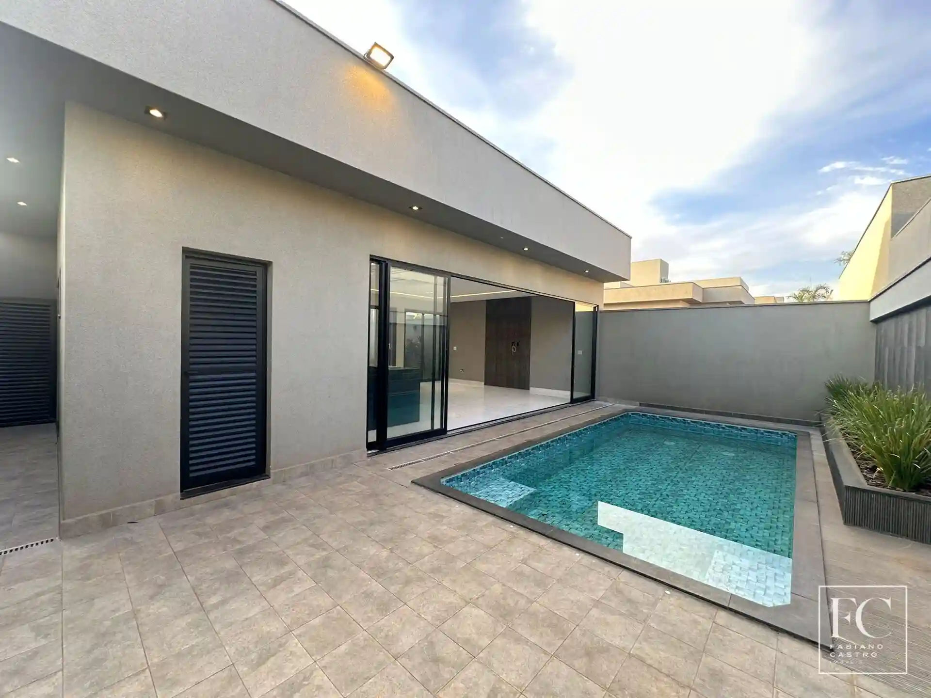 Casa de Condomínio com 3 quartos à venda, 230m² — foto 17 de 33
