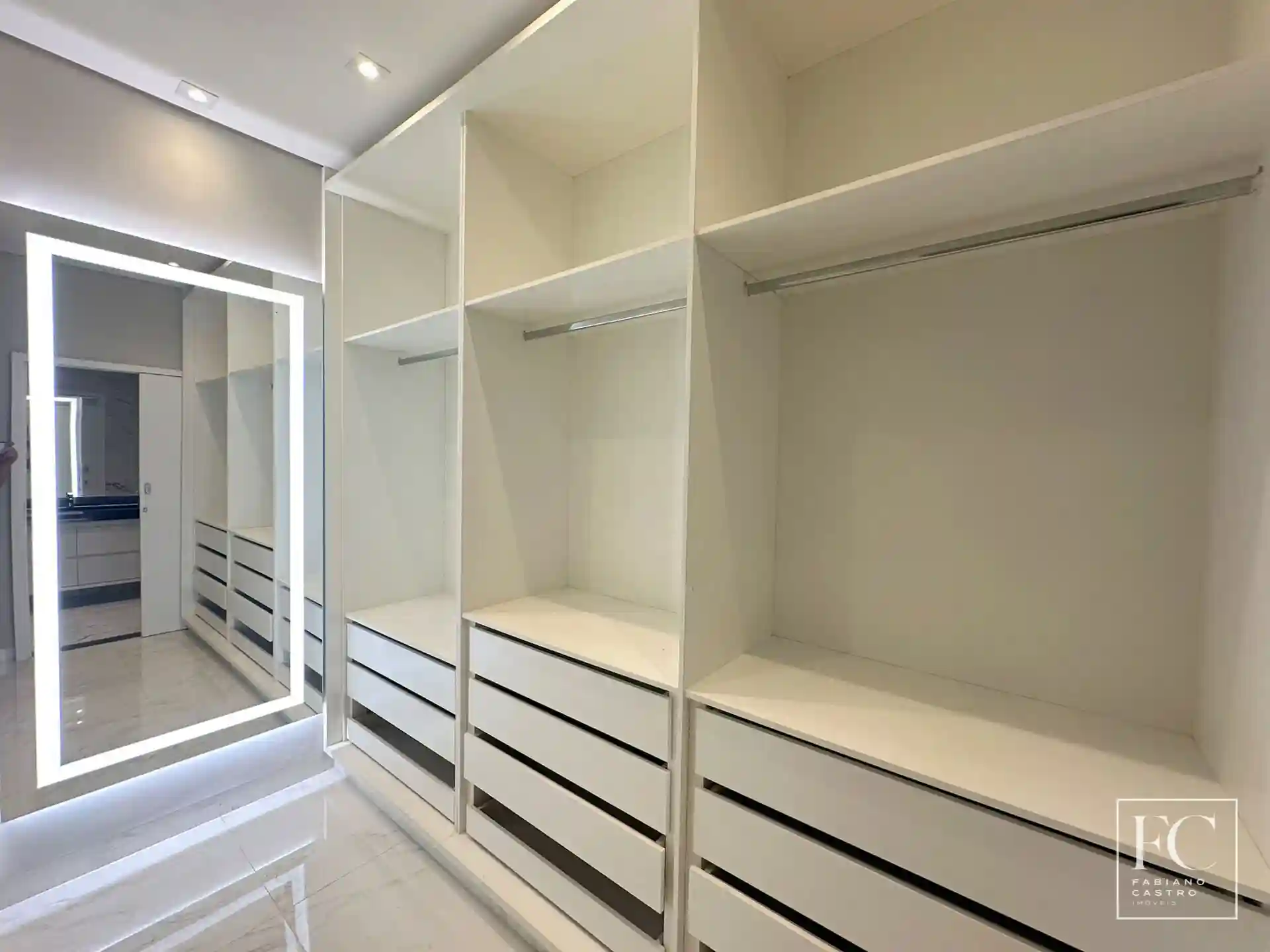 Casa de Condomínio com 3 quartos à venda, 230m² — foto 25 de 33