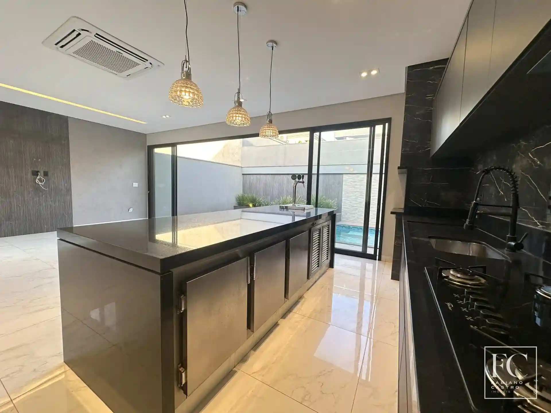 Casa de Condomínio com 3 quartos à venda, 230m² — foto 21 de 33