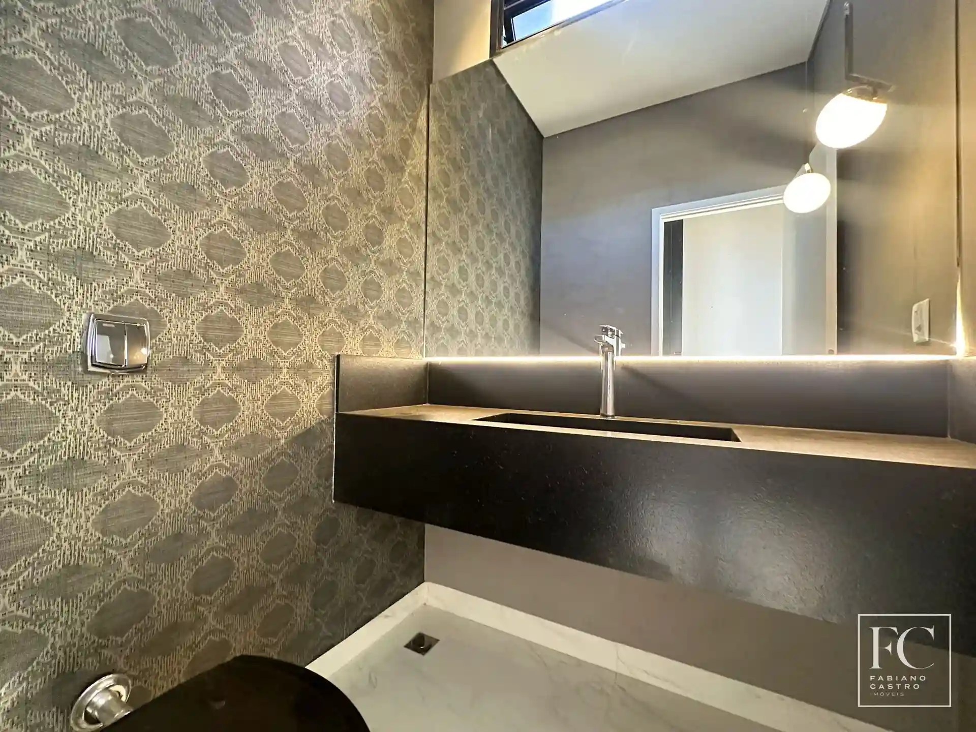 Casa de Condomínio com 3 quartos à venda, 230m² — foto 4 de 33