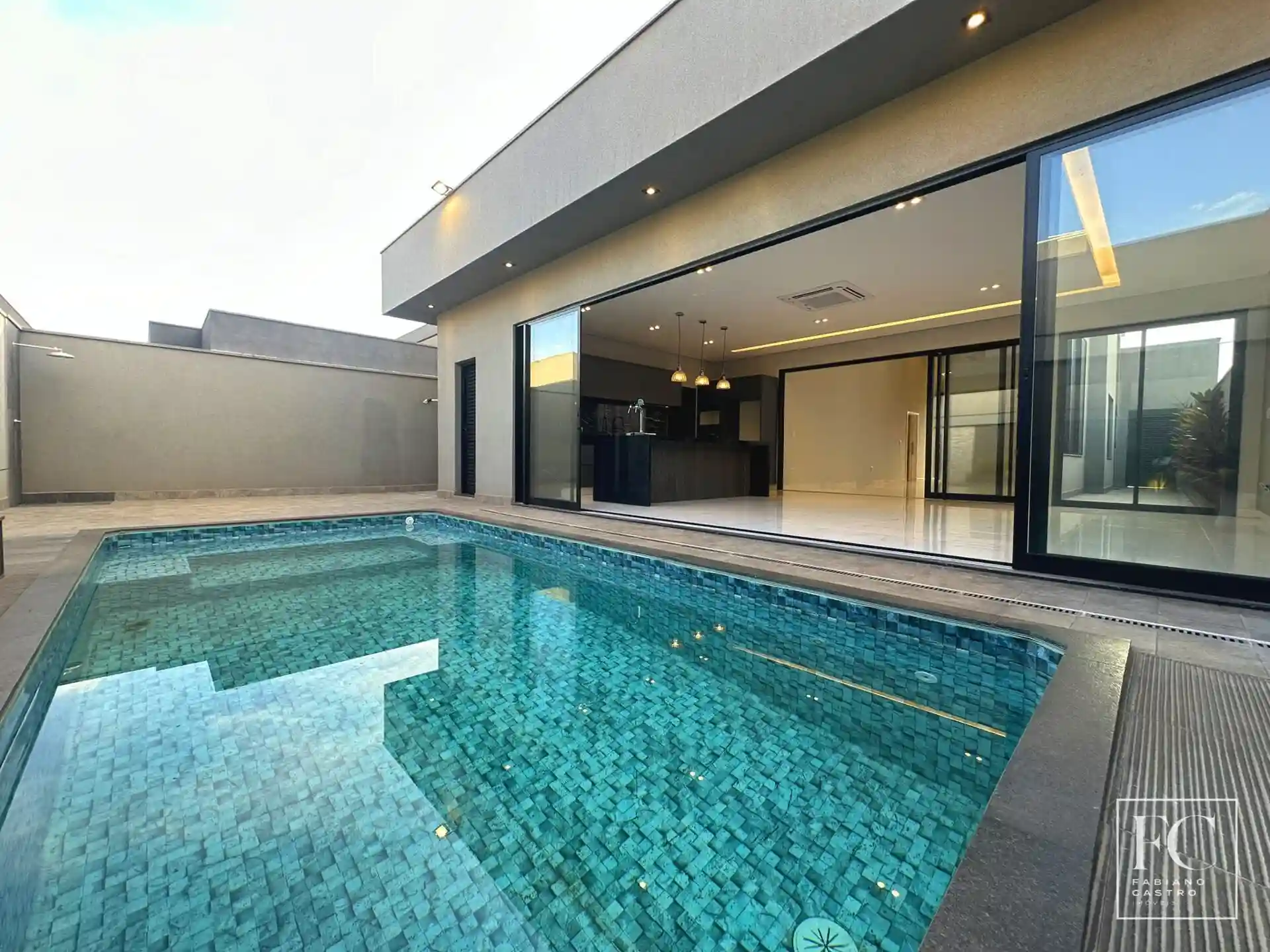 Casa de Condomínio com 3 quartos à venda, 230m² — foto 15 de 33