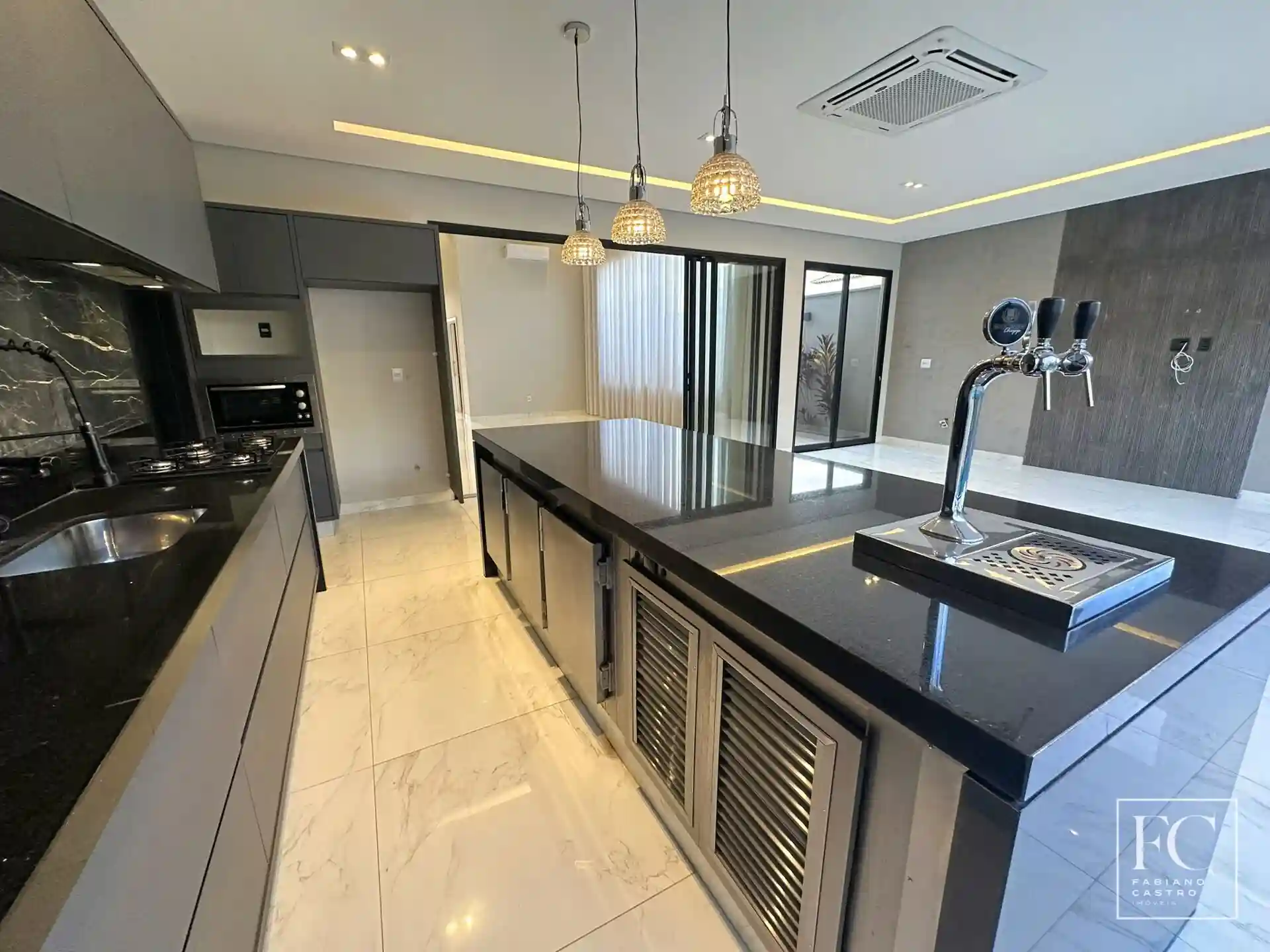 Casa de Condomínio com 3 quartos à venda, 230m² — foto 19 de 33