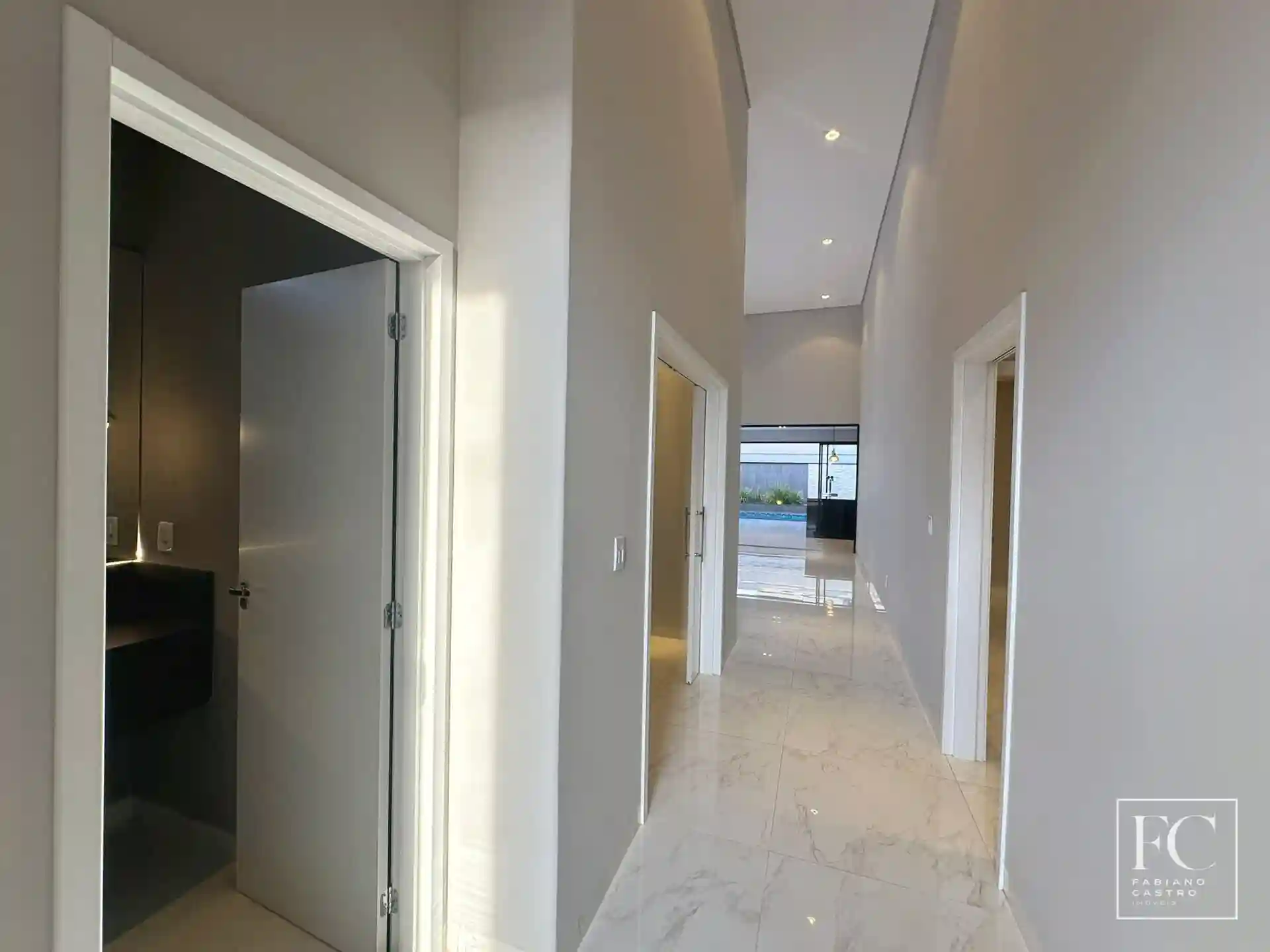 Casa de Condomínio com 3 quartos à venda, 230m² — foto 3 de 33