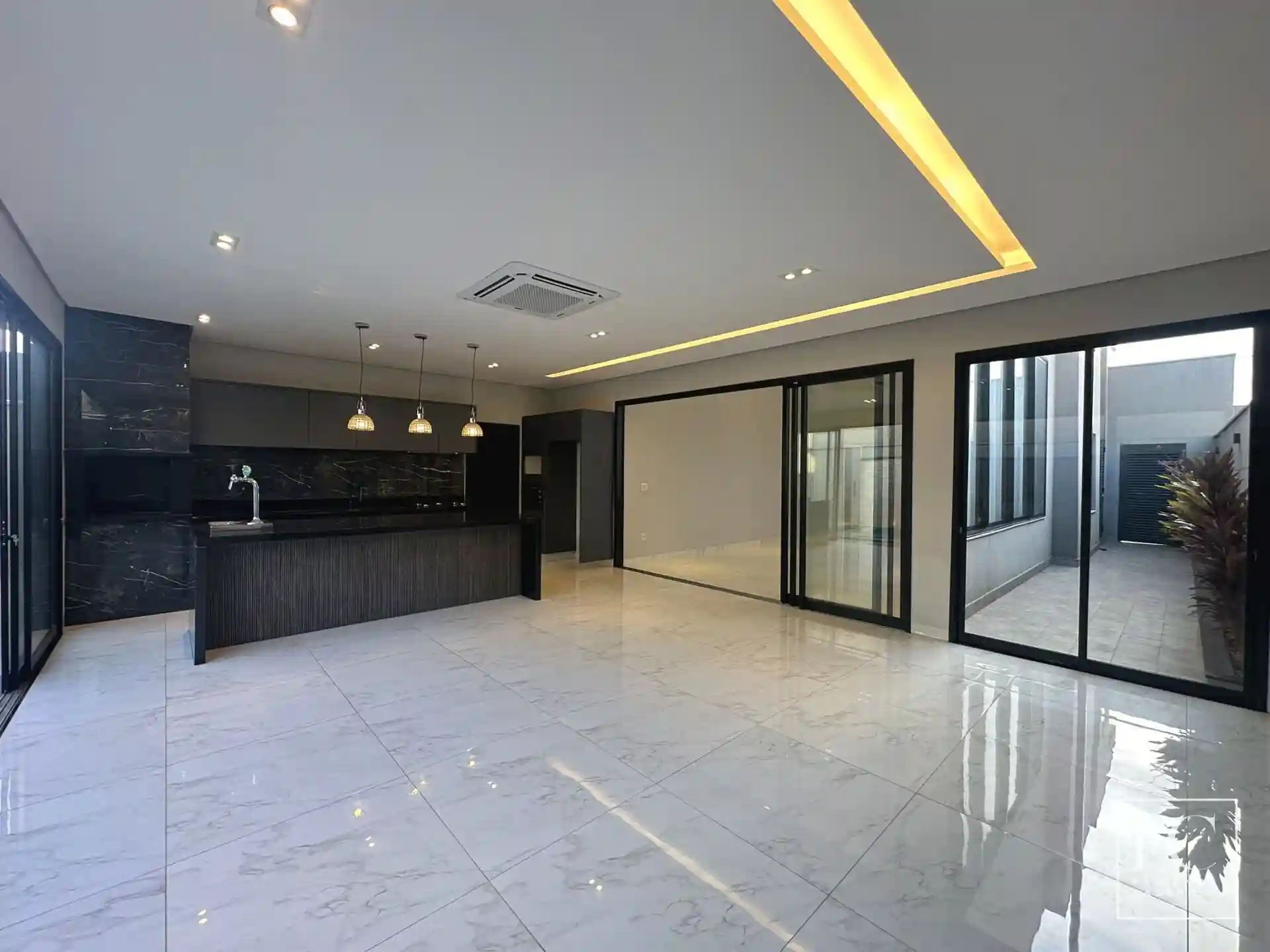 Casa de Condomínio com 3 quartos à venda, 230m² — foto 14 de 33