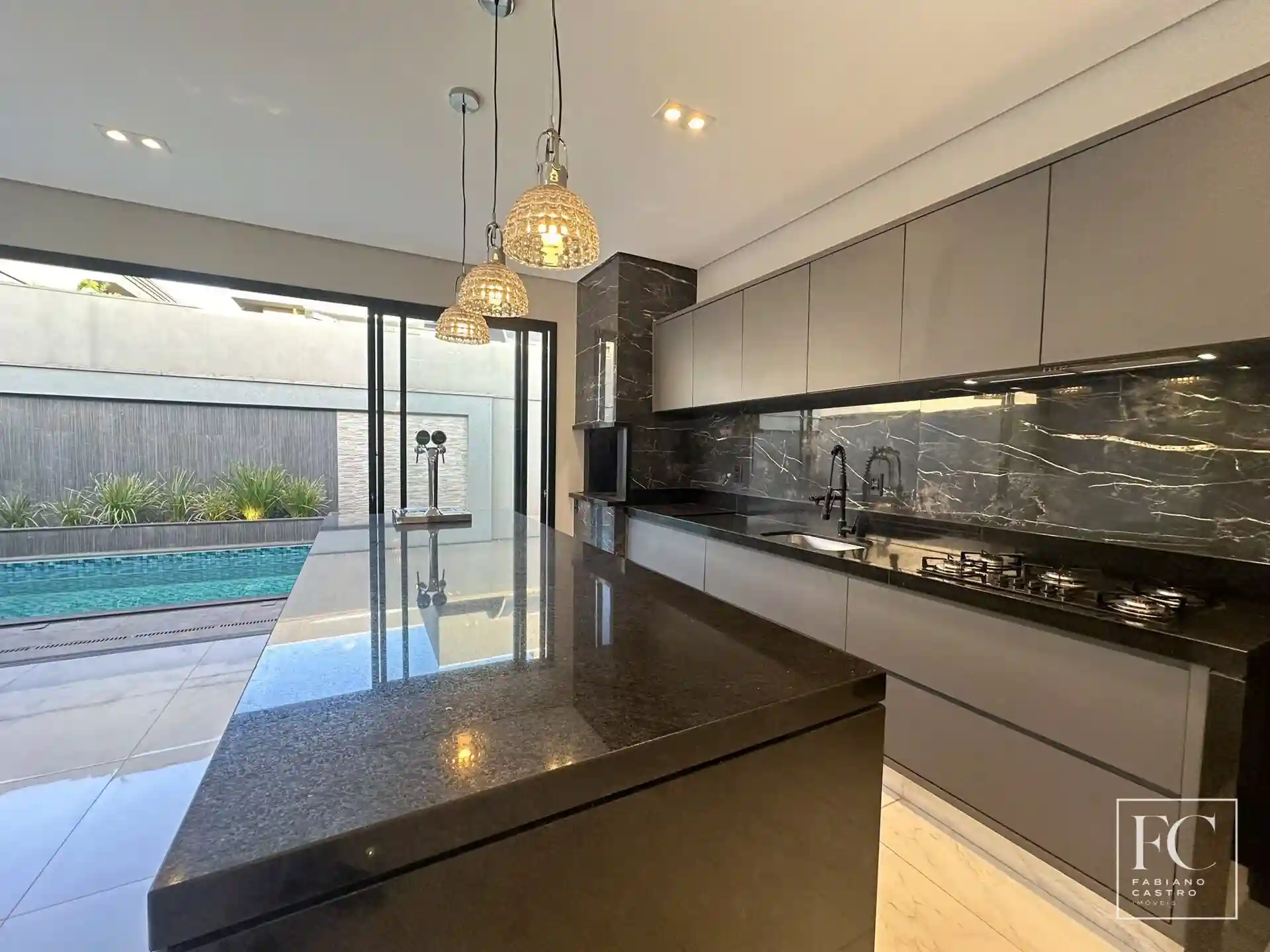 Casa de Condomínio com 3 quartos à venda, 230m² — foto 11 de 33