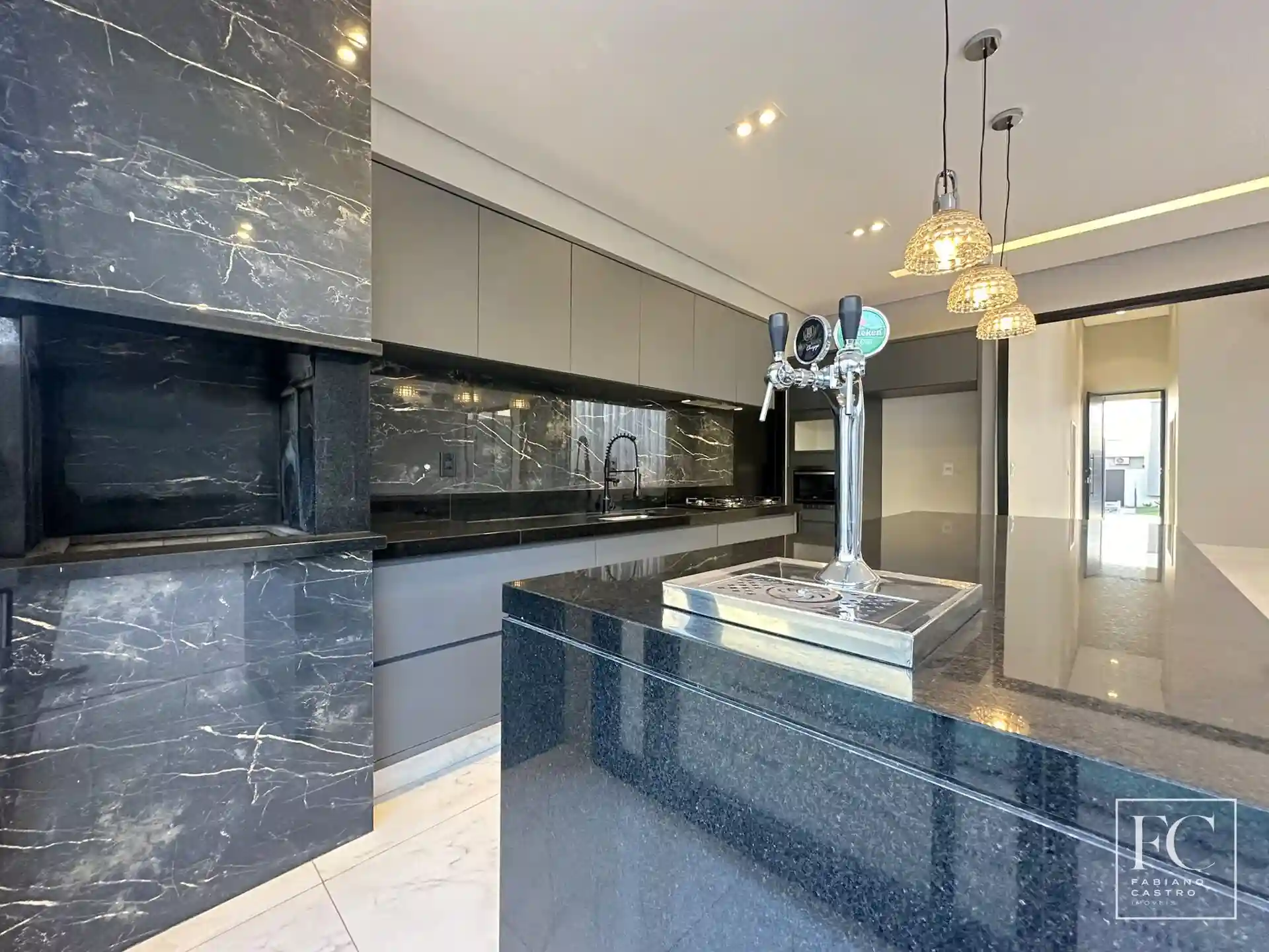 Casa de Condomínio com 3 quartos à venda, 230m² — foto 18 de 33