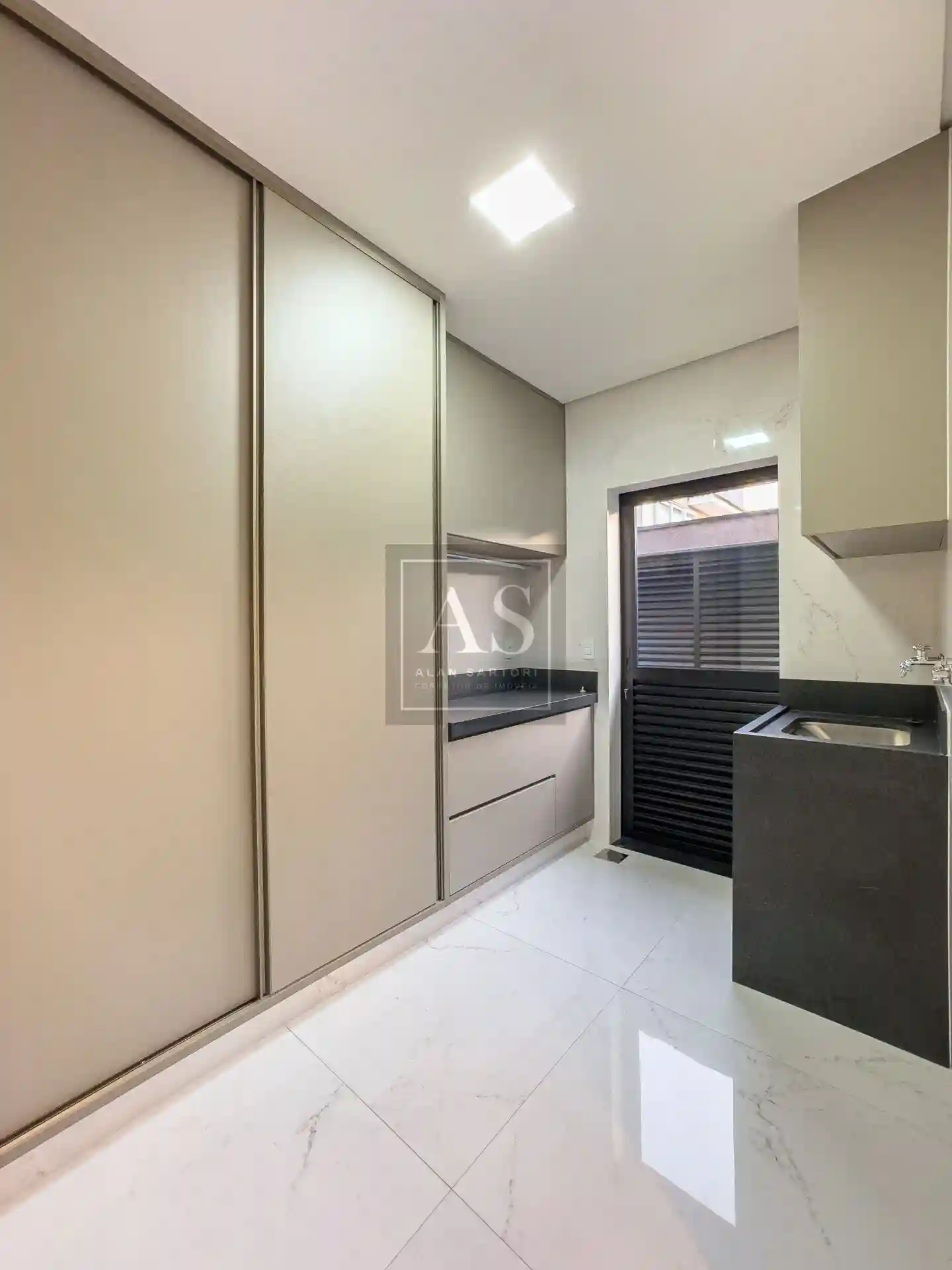 Casa de Condomínio com 3 quartos à venda, 230m² — foto 14 de 39