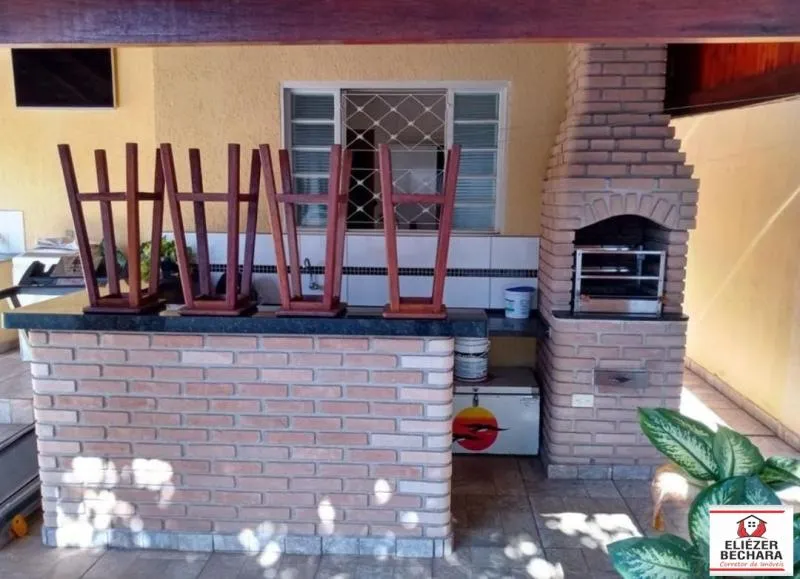 Casa à venda — foto 1 de 2