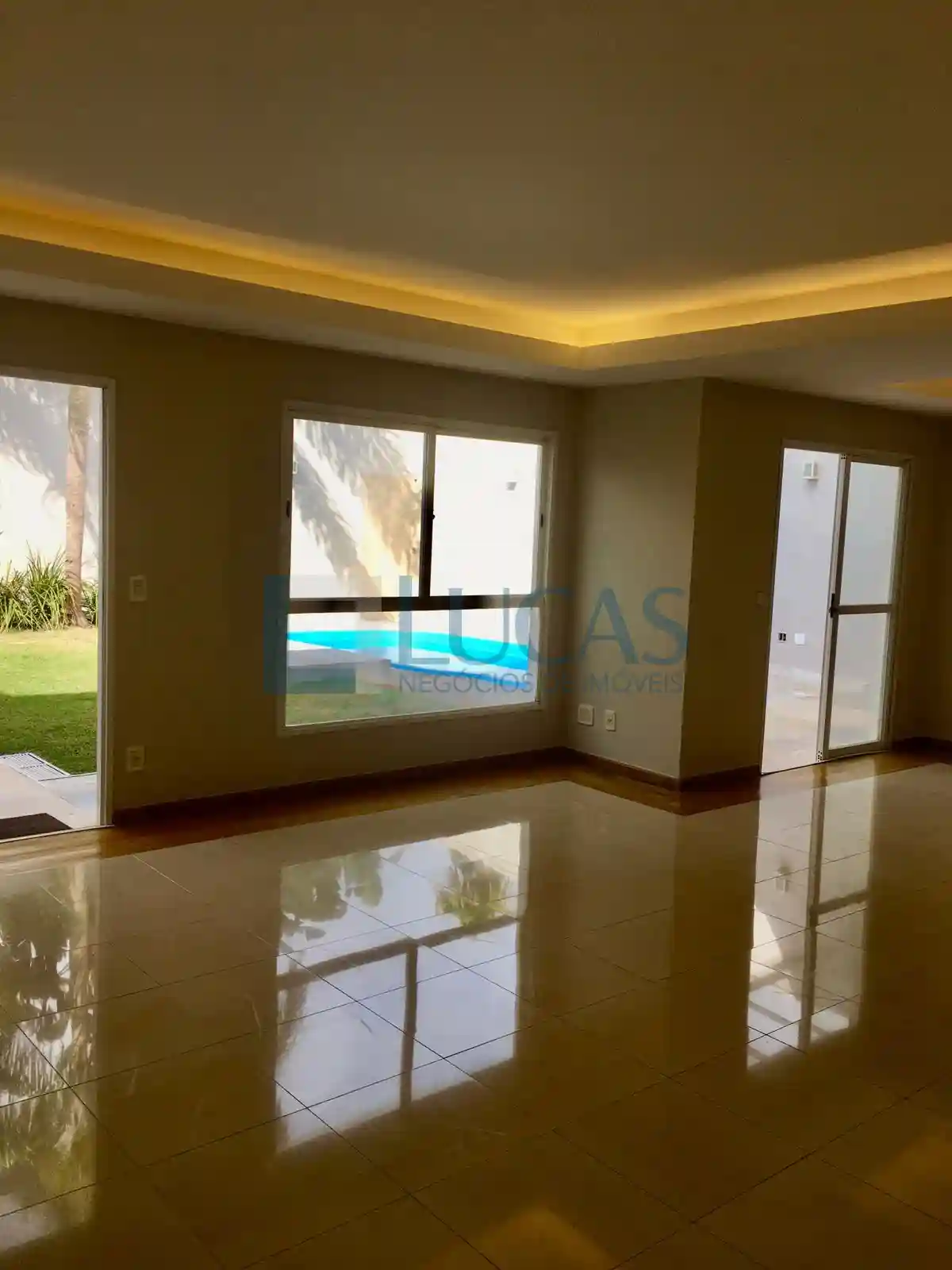 Casa de Condomínio com 4 quartos à venda, 380m² — foto 3 de 24