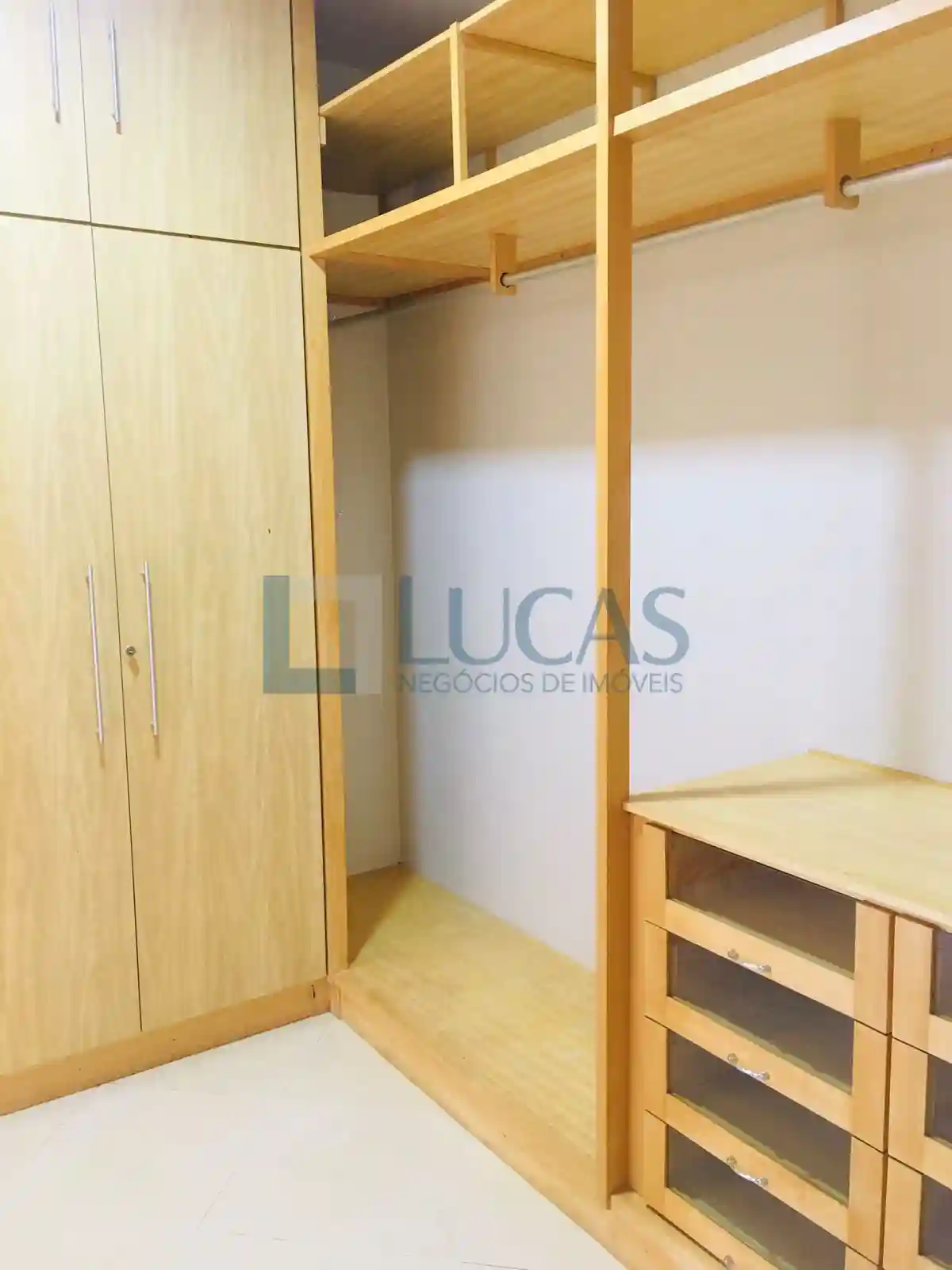 Casa de Condomínio com 4 quartos à venda, 380m² — foto 13 de 24