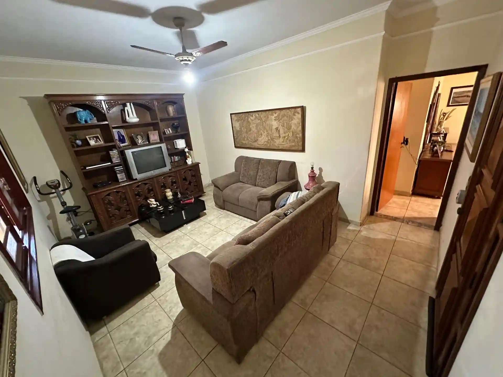 Casa com 3 quartos à venda, 246m² — foto 3 de 19