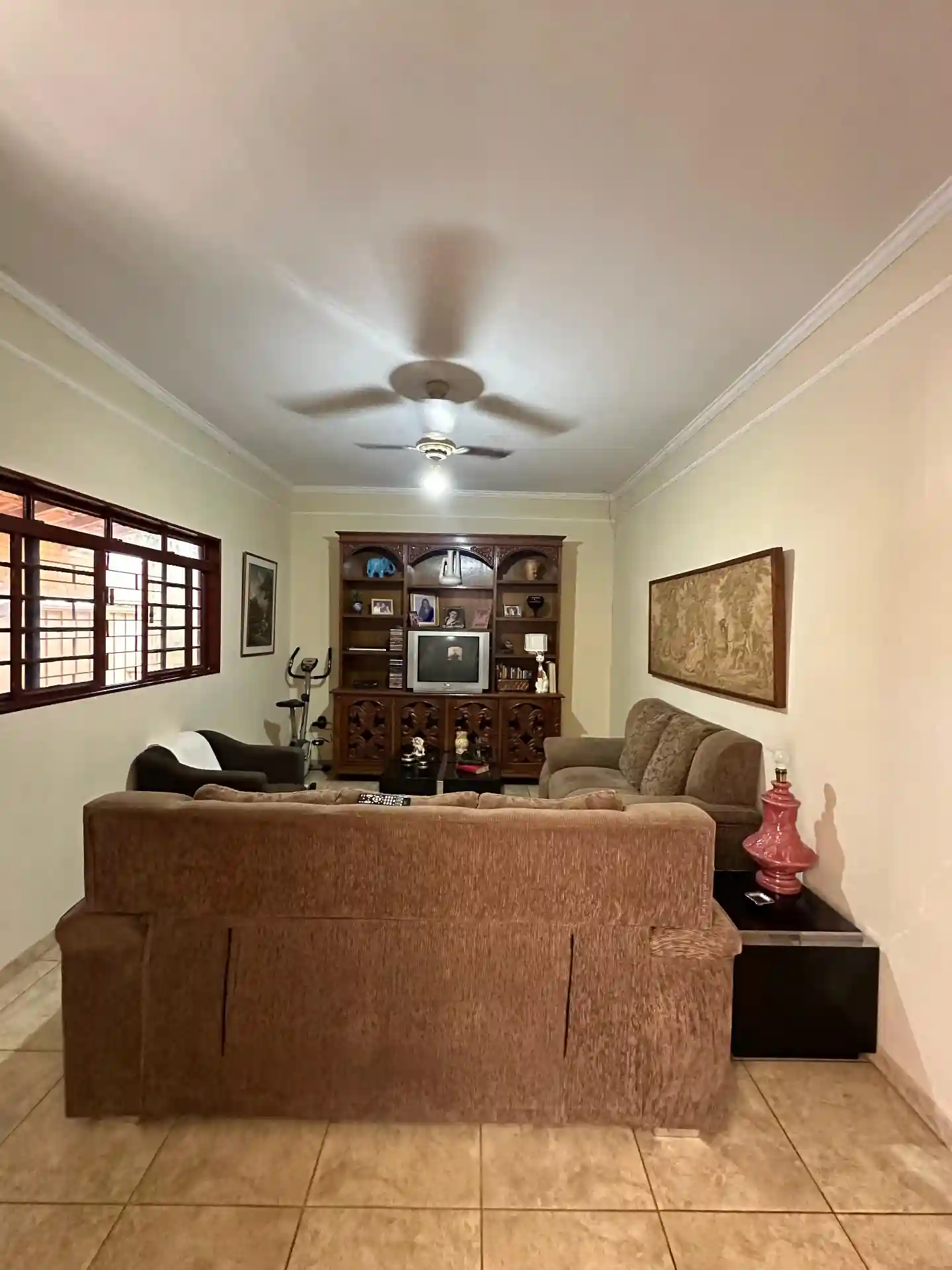 Casa com 3 quartos à venda, 246m² — foto 2 de 19