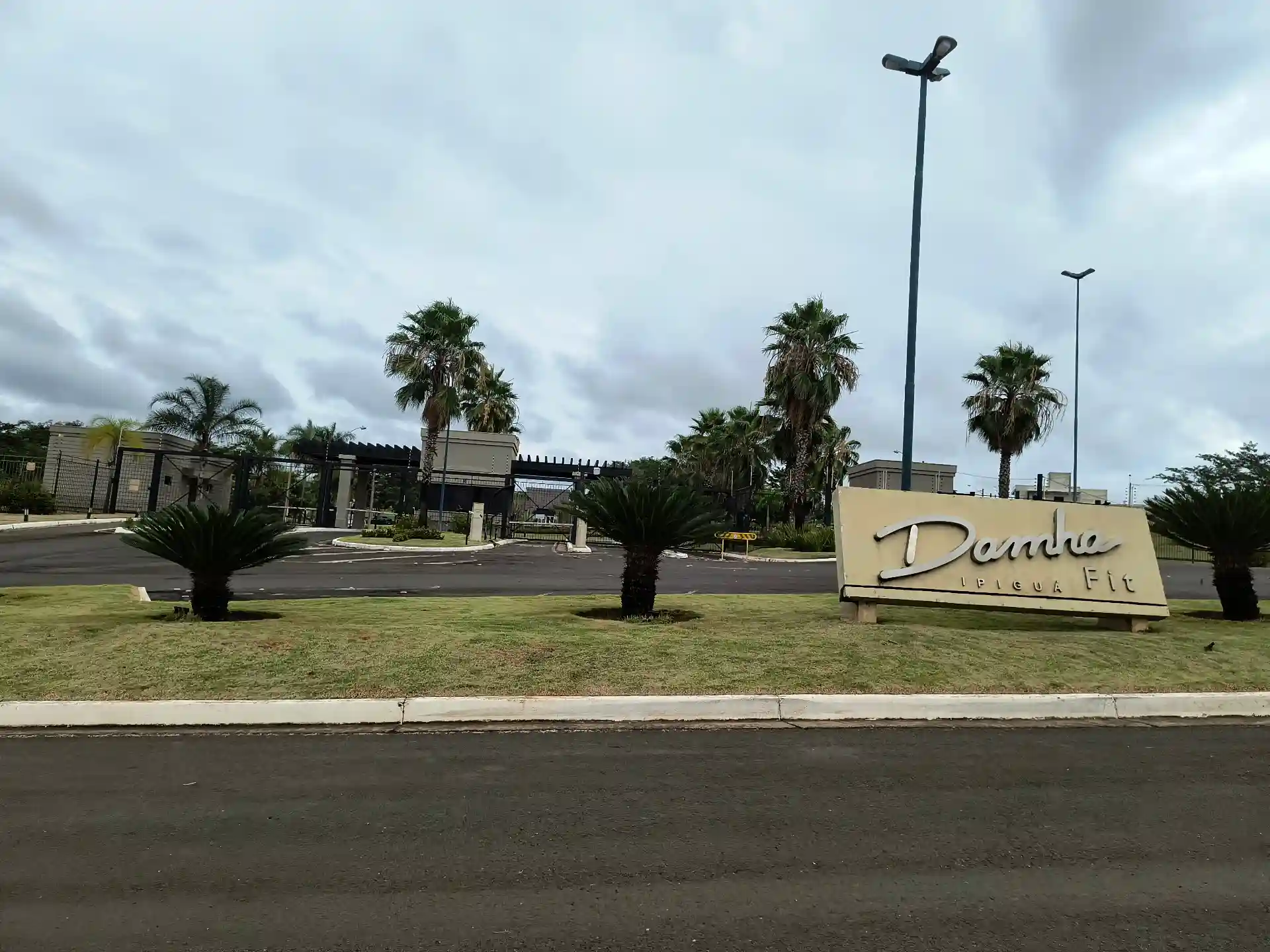 Casa de Condomínio com 3 quartos à venda, 225m² — foto 1 de 22