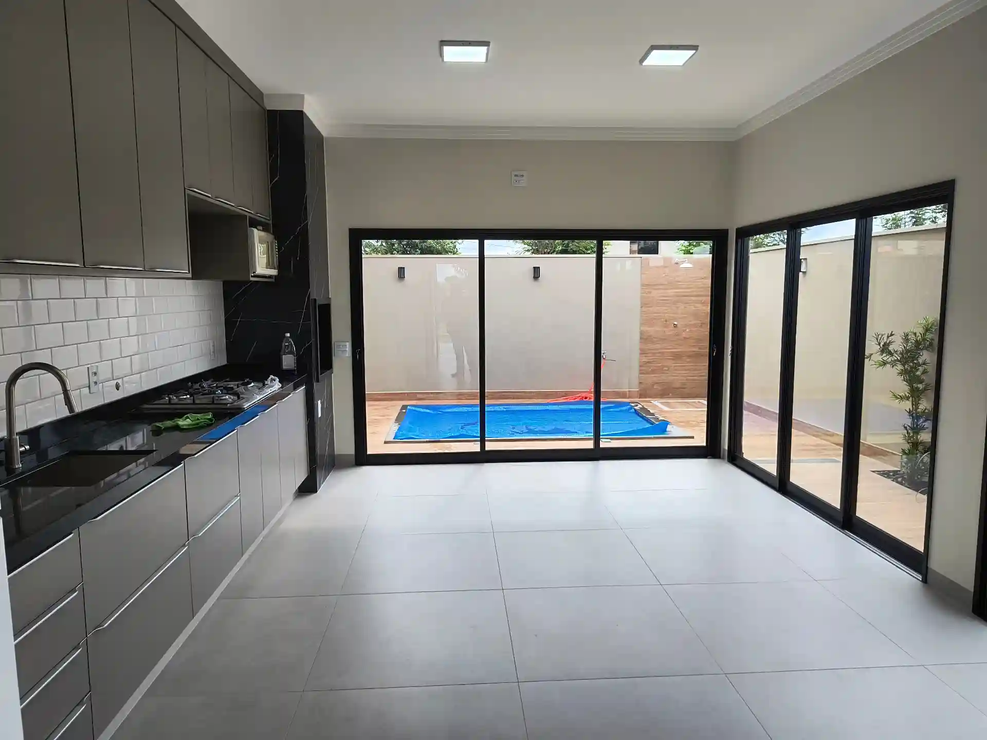 Casa de Condomínio com 3 quartos à venda, 225m² — foto 12 de 22